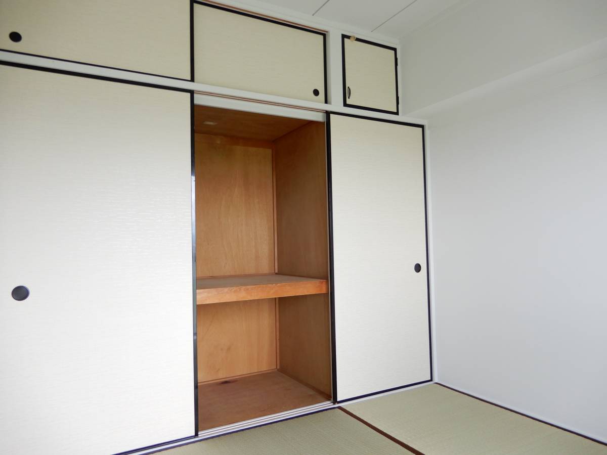 Storage Space in Village House Kohori in Nagahama-shi