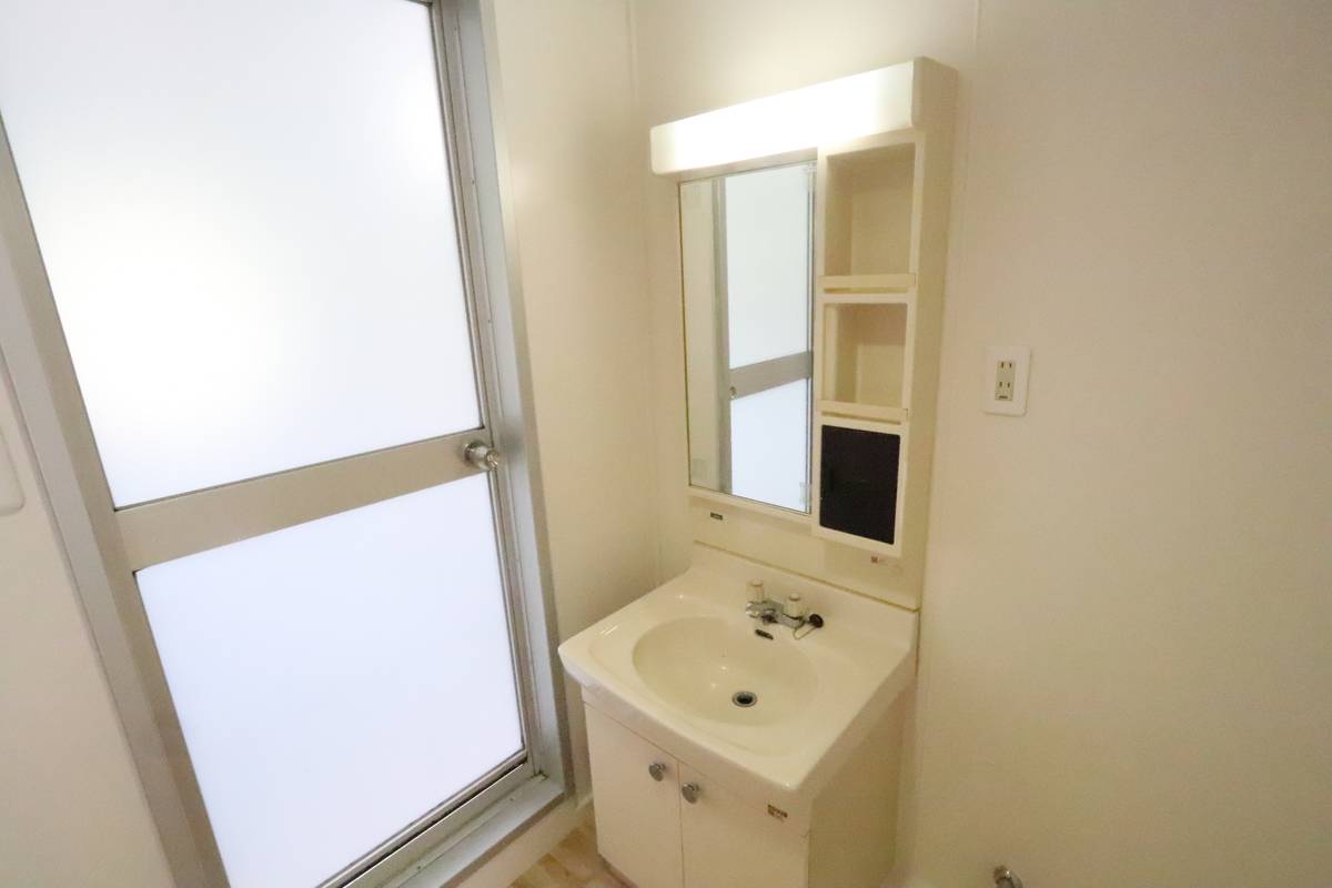 Yabu-shi मा Village House Tsurumi मा पाउडर रूम