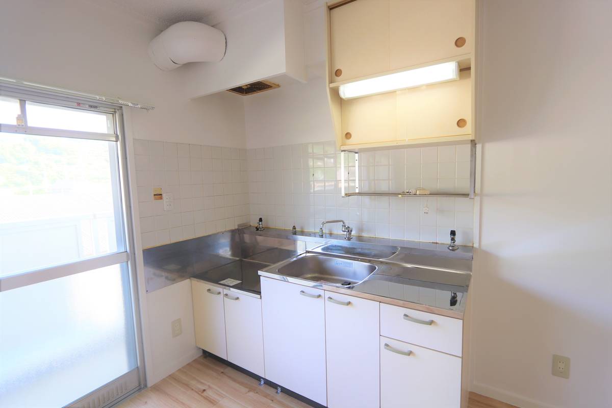 Khu vực bếp của Village House Koda ở Shingu-shi