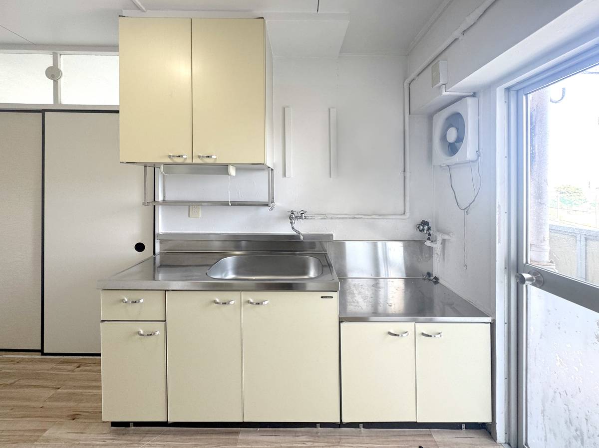 Khu vực bếp của Village House Osaka Tsurumachi ở Taisho-ku