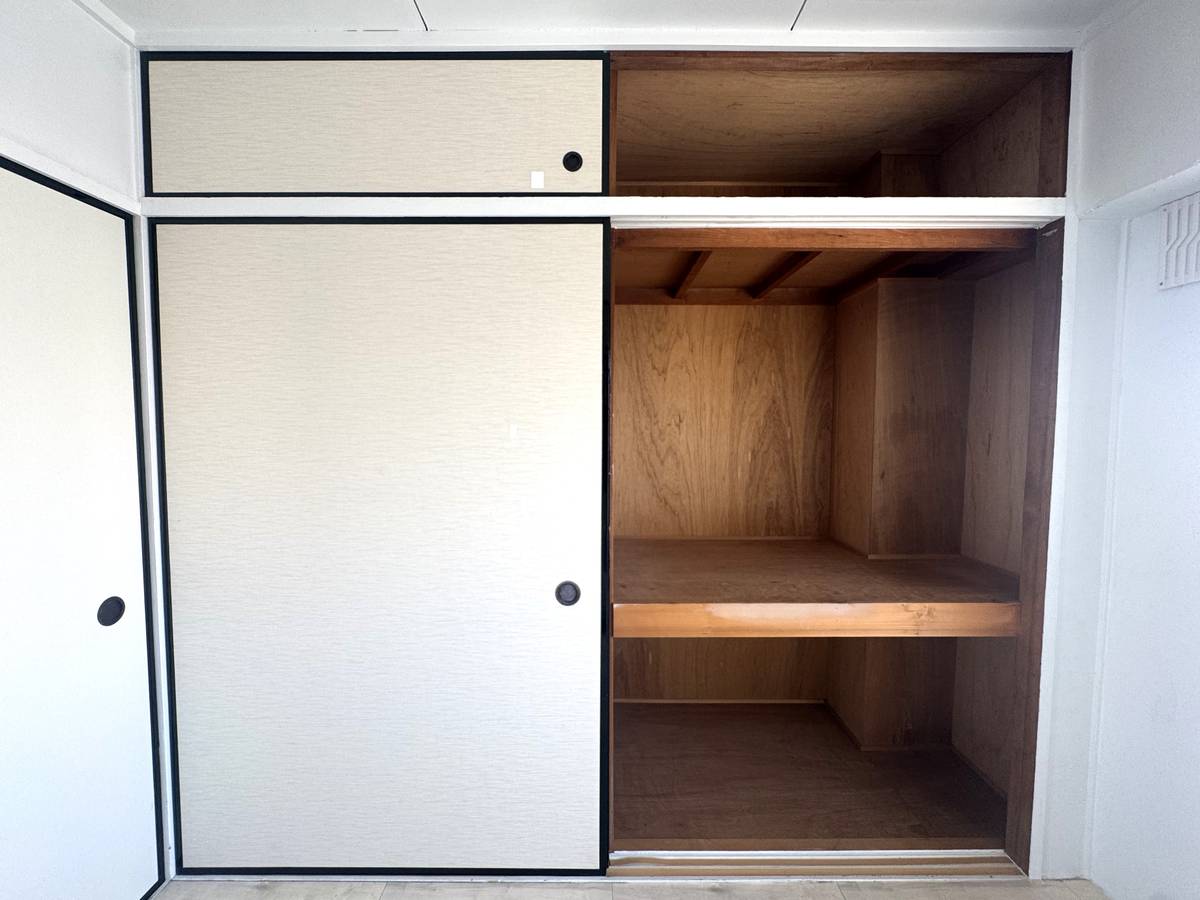 Khu vực chứa đồ của Village House Osaka Tsurumachi ở Taisho-ku