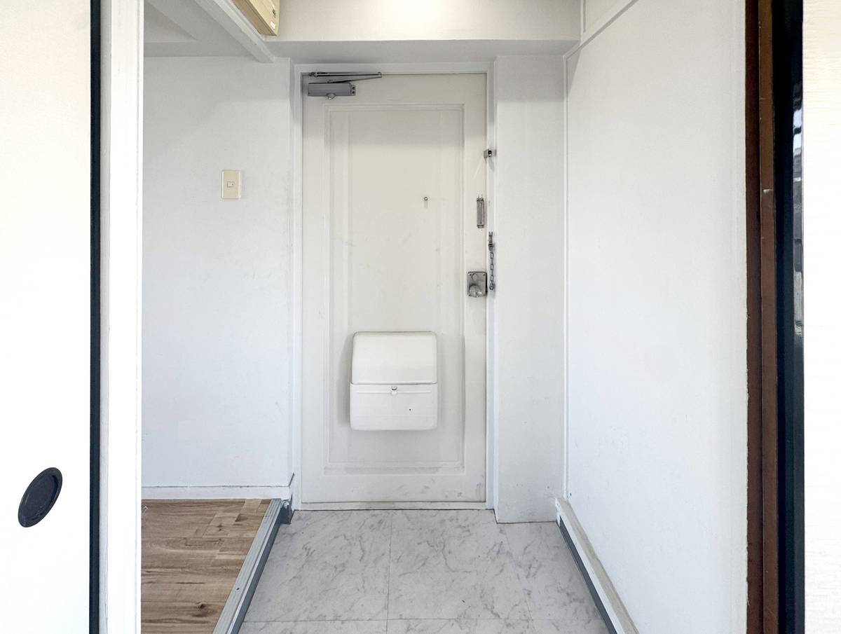 Khu vực cửa ra vào Village House Osaka Tsurumachi ở Taisho-ku