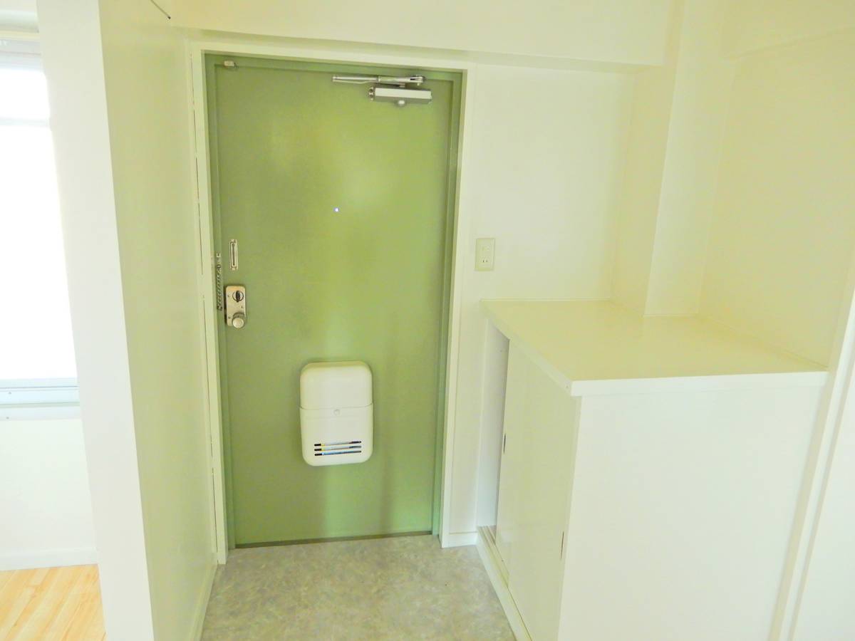 Pintu Masuk Apartemen di Village House Mizushima di Kurashiki-shi