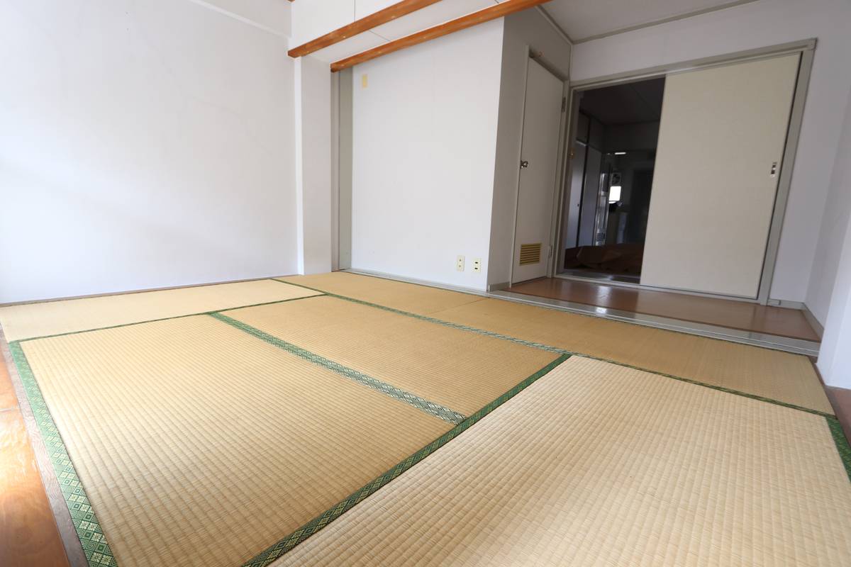 Living Room in Village House Shimosarachi in Hatsukaichi-shi
