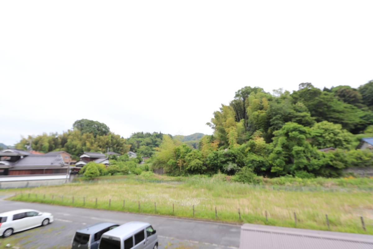 Tầm nhìn từ Village House Hikari ở Hikari-shi