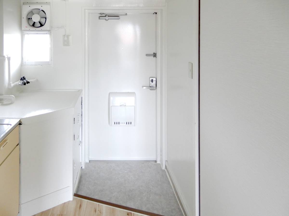 Pintu Masuk Apartemen di Village House Hirata di Iwakuni-shi