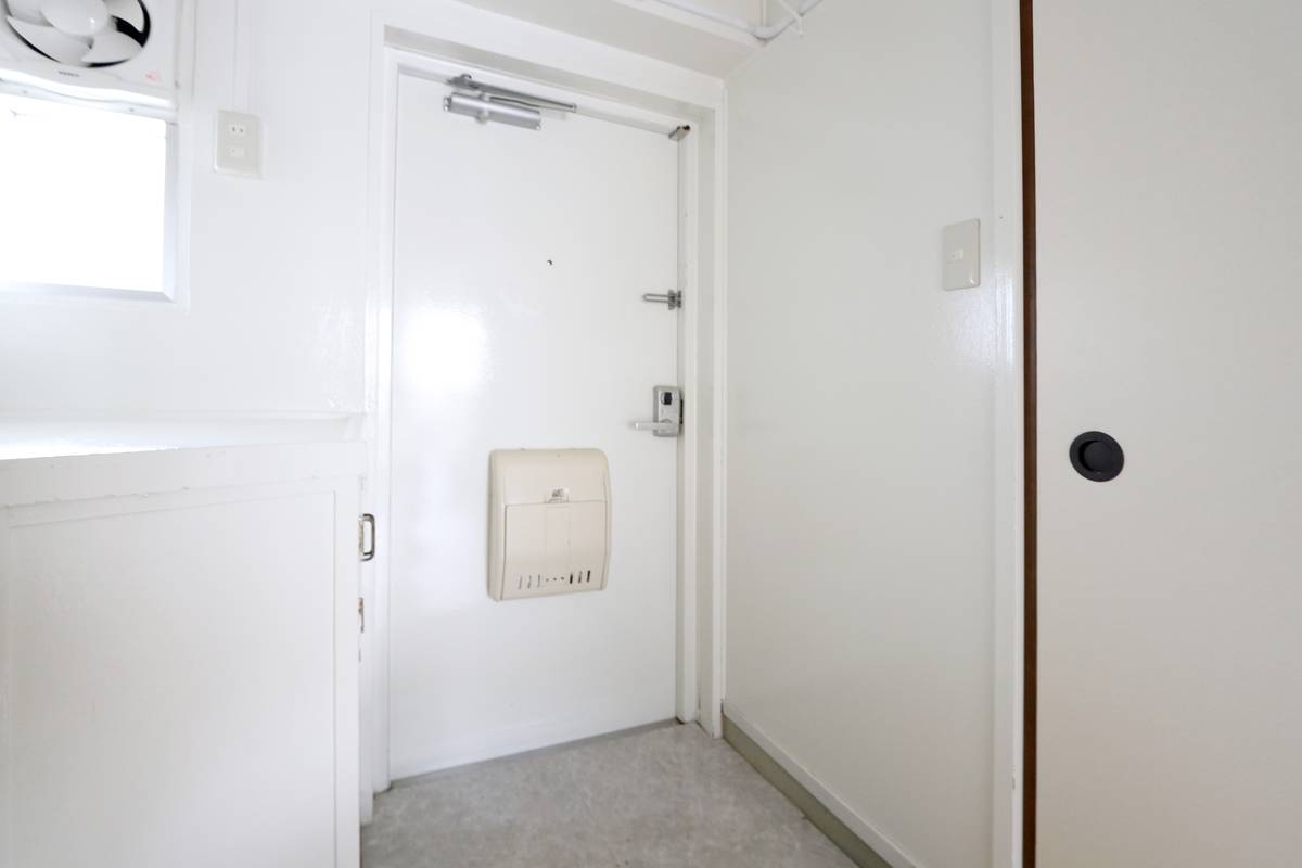 Pintu Masuk Apartemen di Village House Nishiachi di Kurashiki-shi