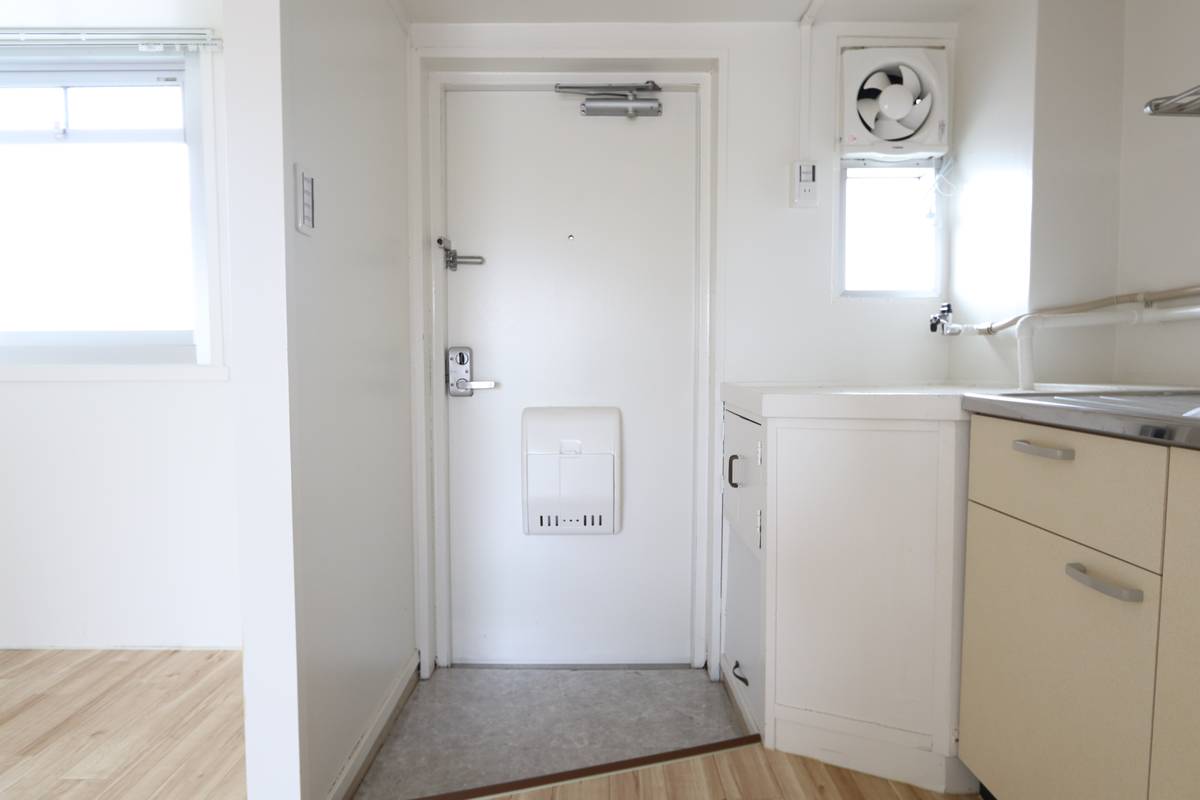 Pintu Masuk Apartemen di Village House Nishiachi di Kurashiki-shi
