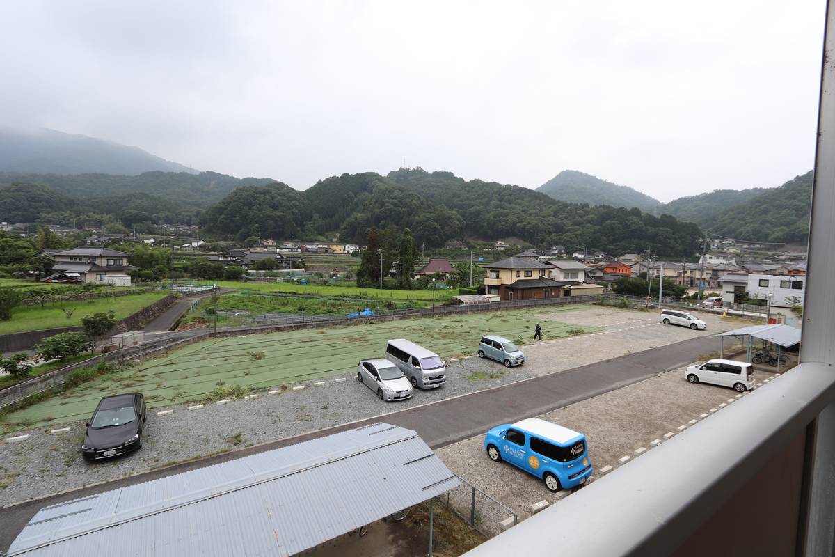 Tầm nhìn từ Village House Kabe ở Asakita-ku
