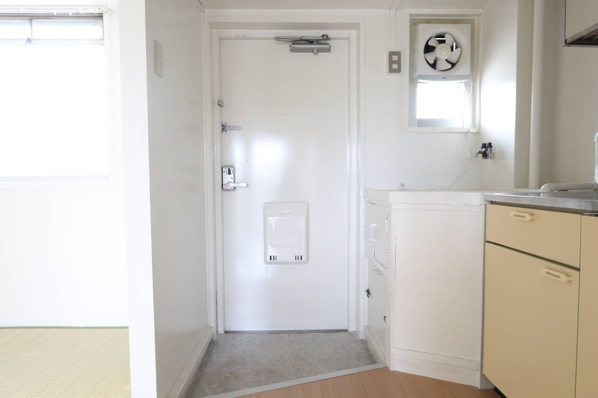 Pintu Masuk Apartemen di Village House Kinoko di Ibara-shi