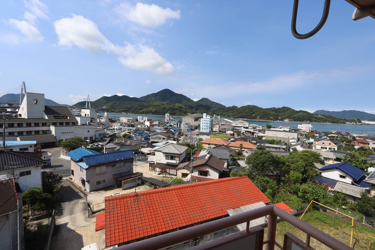 Tầm nhìn từ Village House Wada ở Mihara-shi