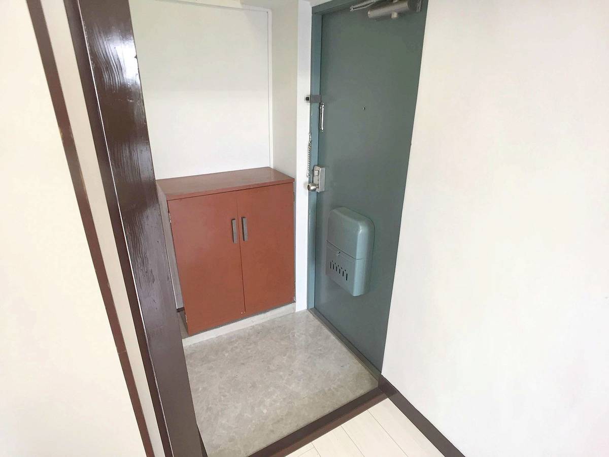 Pintu Masuk Apartemen di Village House Kannushi di Gotsu-shi