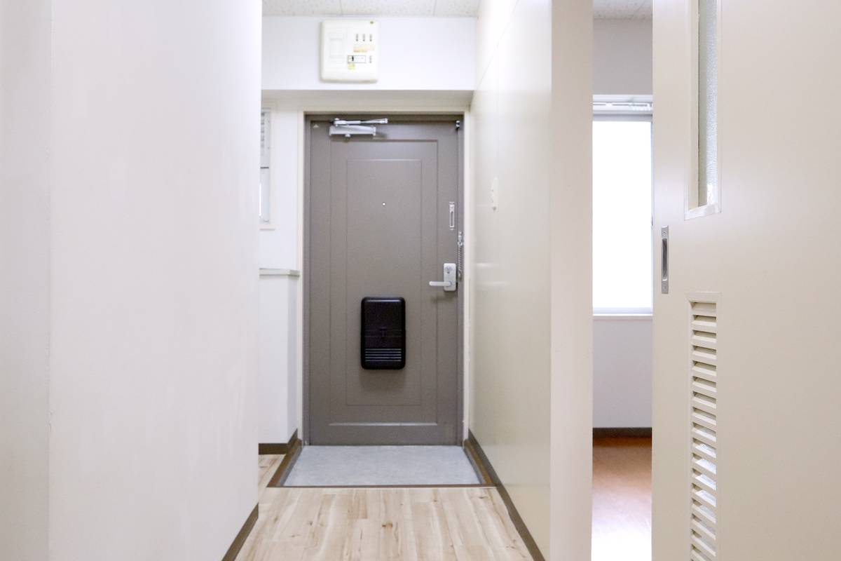 Pintu Masuk Apartemen di Village House Miyagasako di Kure-shi