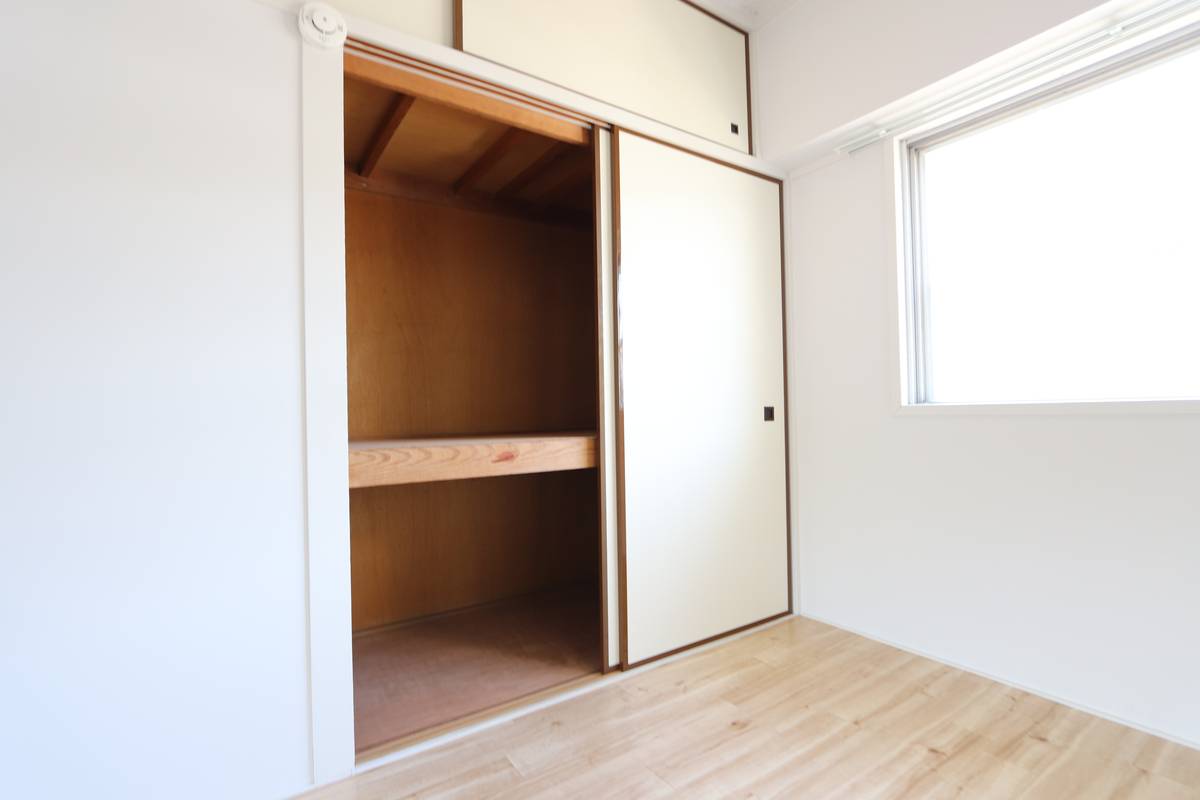 Khu vực chứa đồ của Village House Takehara ở Takehara-shi