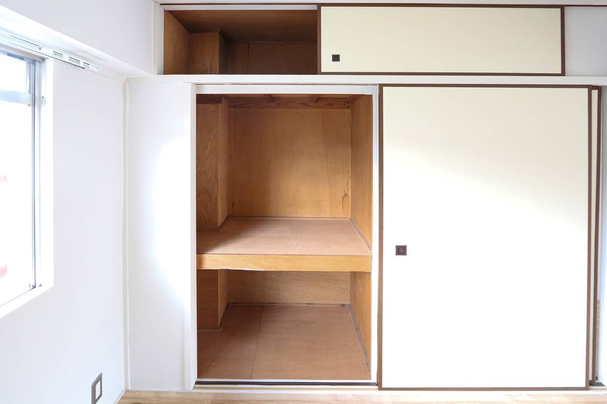 Khu vực chứa đồ của Village House Takehara ở Takehara-shi