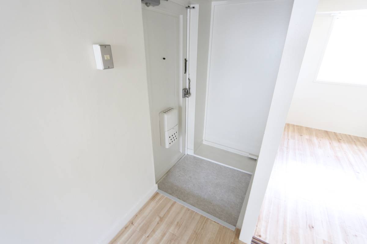 Pintu Masuk Apartemen di Village House Tabuse di Kumage-gun