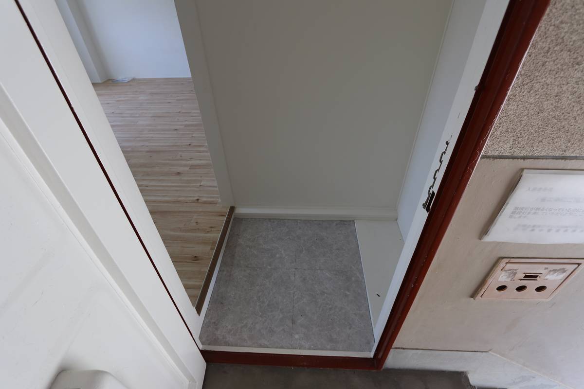 Pintu Masuk Apartemen di Village House Tajima di Hofu-shi