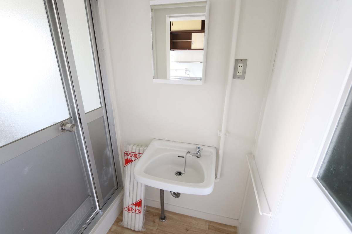 Fukuyama-shi मा Village House Daimon Dai 2 मा पाउडर रूम