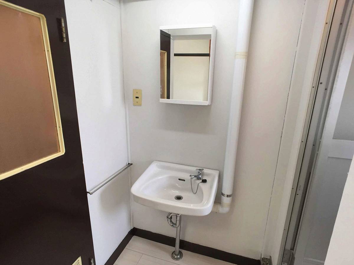 Bồn rửa mặt của Village House Daimon Dai 2 ở Fukuyama-shi