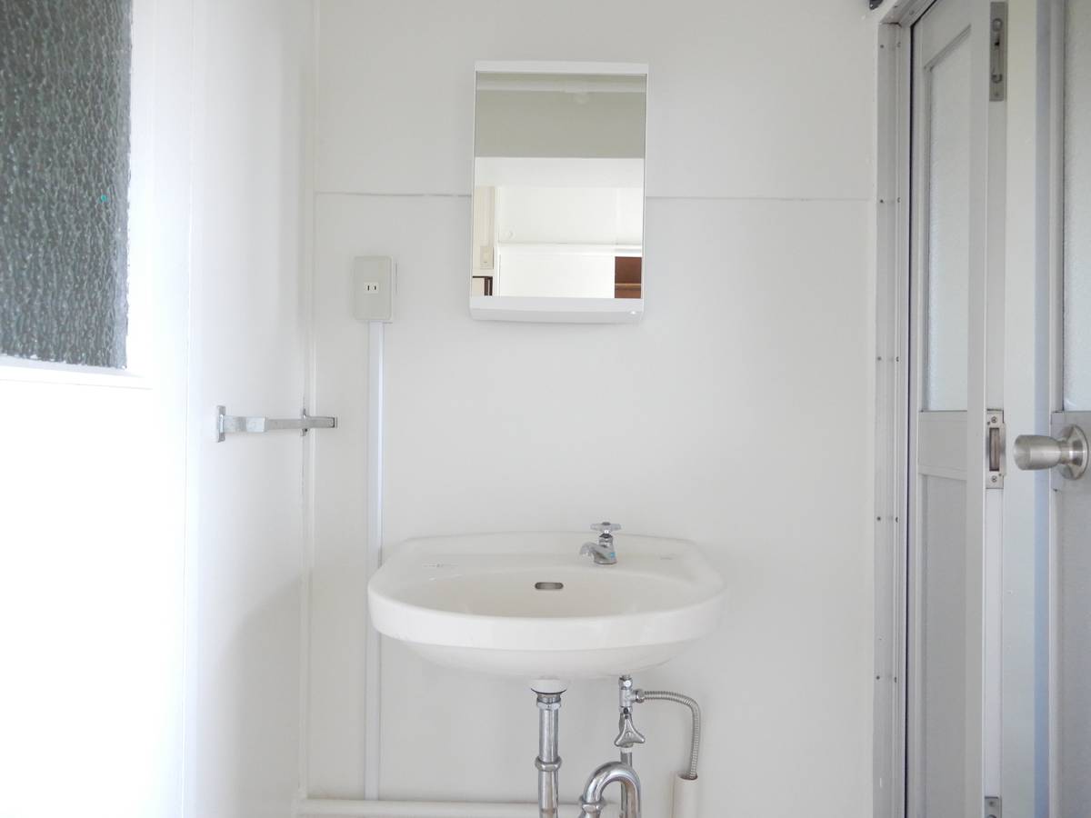 Powder Room in Village House Inari in Kita-ku