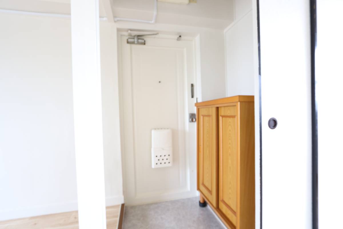 Pintu Masuk Apartemen di Village House Mabi Dai 2 di Kurashiki-shi