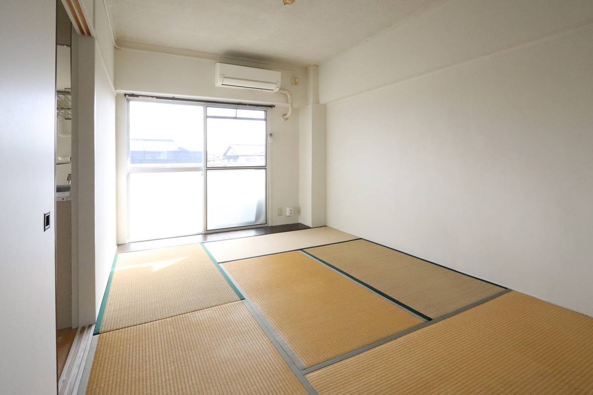 Living Room in Village House Shiroeda in Izumo-shi