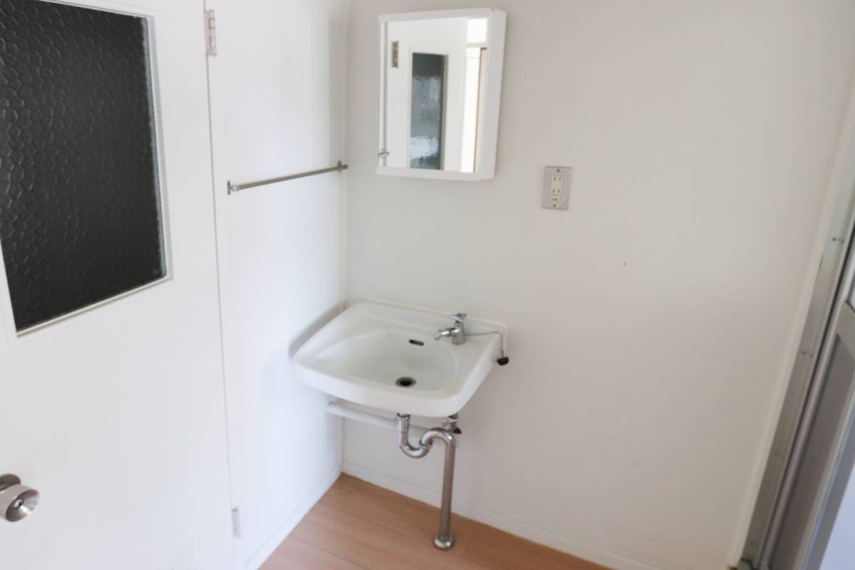 Bồn rửa mặt của Village House Habu ở Sanyoonoda-shi