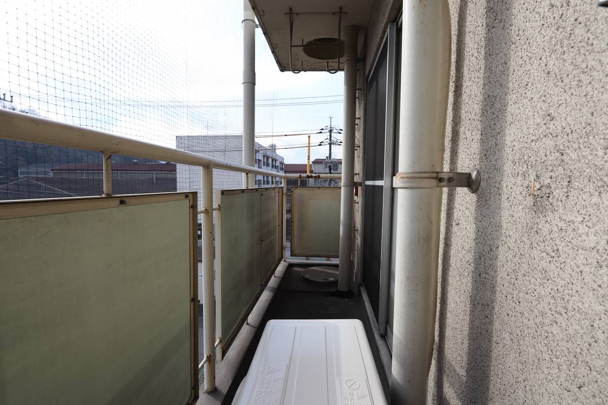 Balcony in Village House Habu in Sanyoonoda-shi