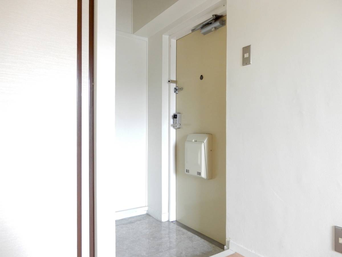 Pintu Masuk Apartemen di Village House Ganmanji di Miyoshi-shi