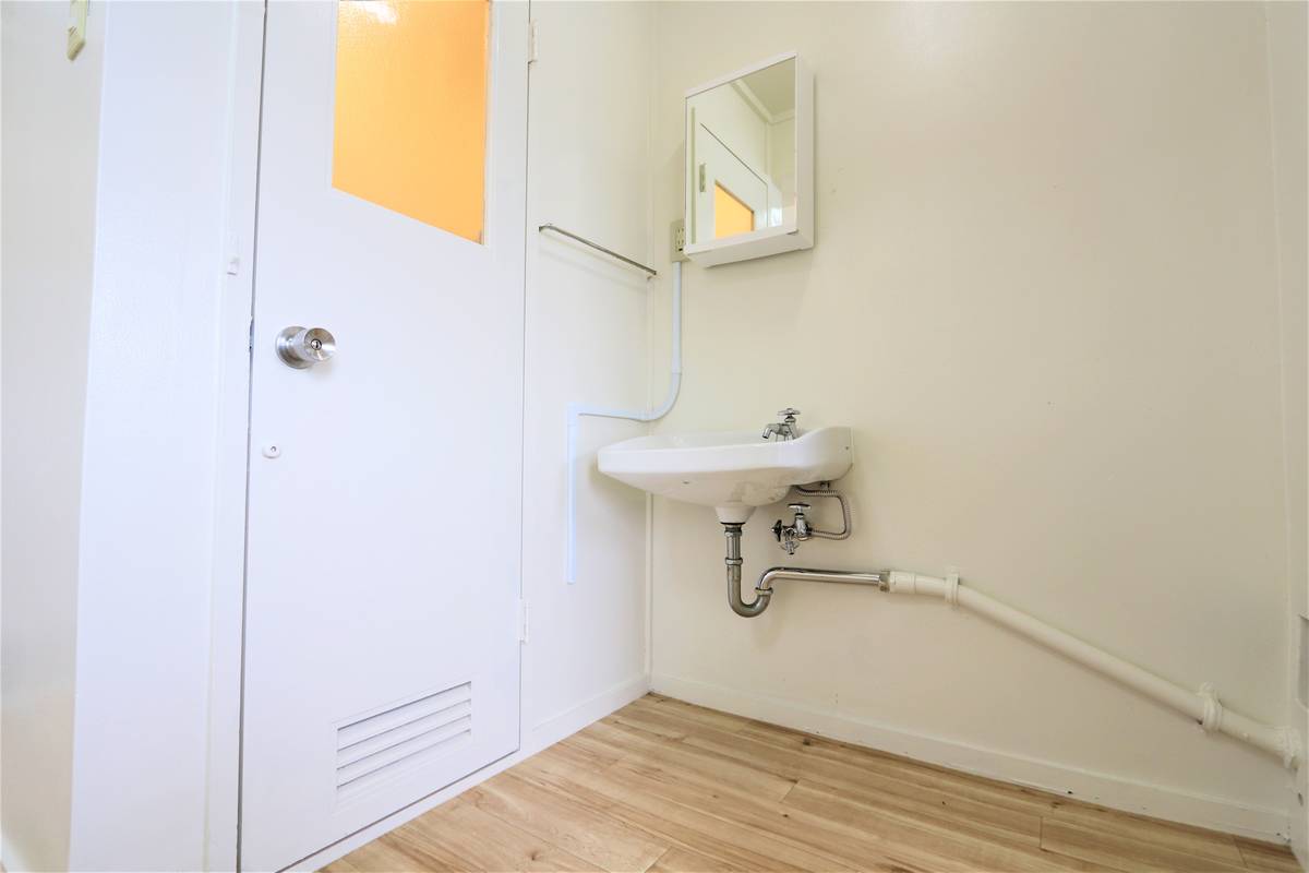 Ruang Rias di Village House Kuga di Iwakuni-shi