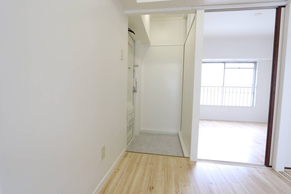 Pintu Masuk Apartemen di Village House Kuga di Iwakuni-shi