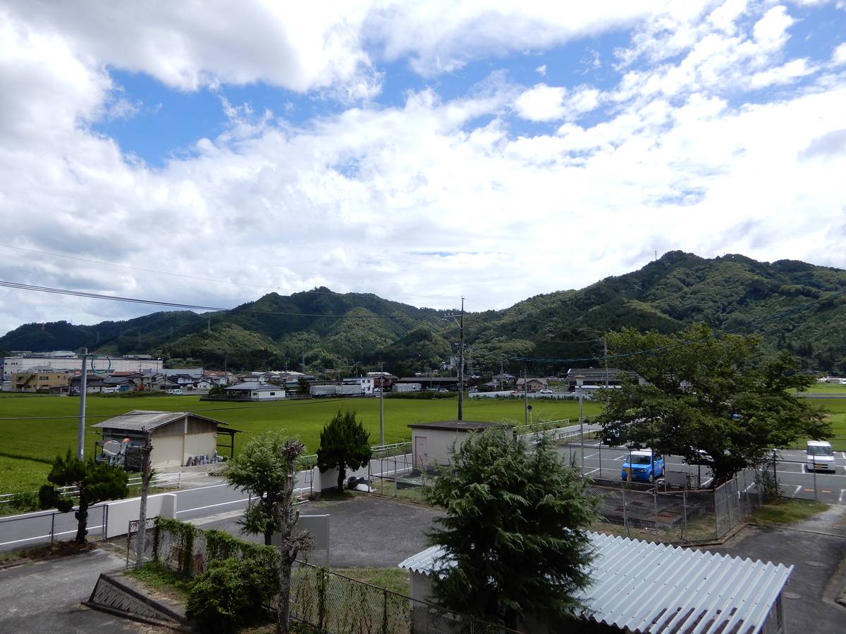 Tầm nhìn từ Village House Kuse ở Maniwa-shi