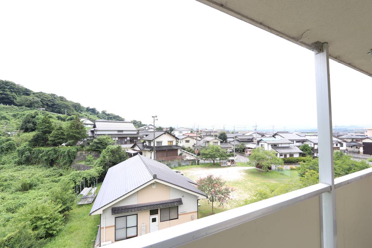 Tầm nhìn từ Village House Baba ở Kurayoshi-shi
