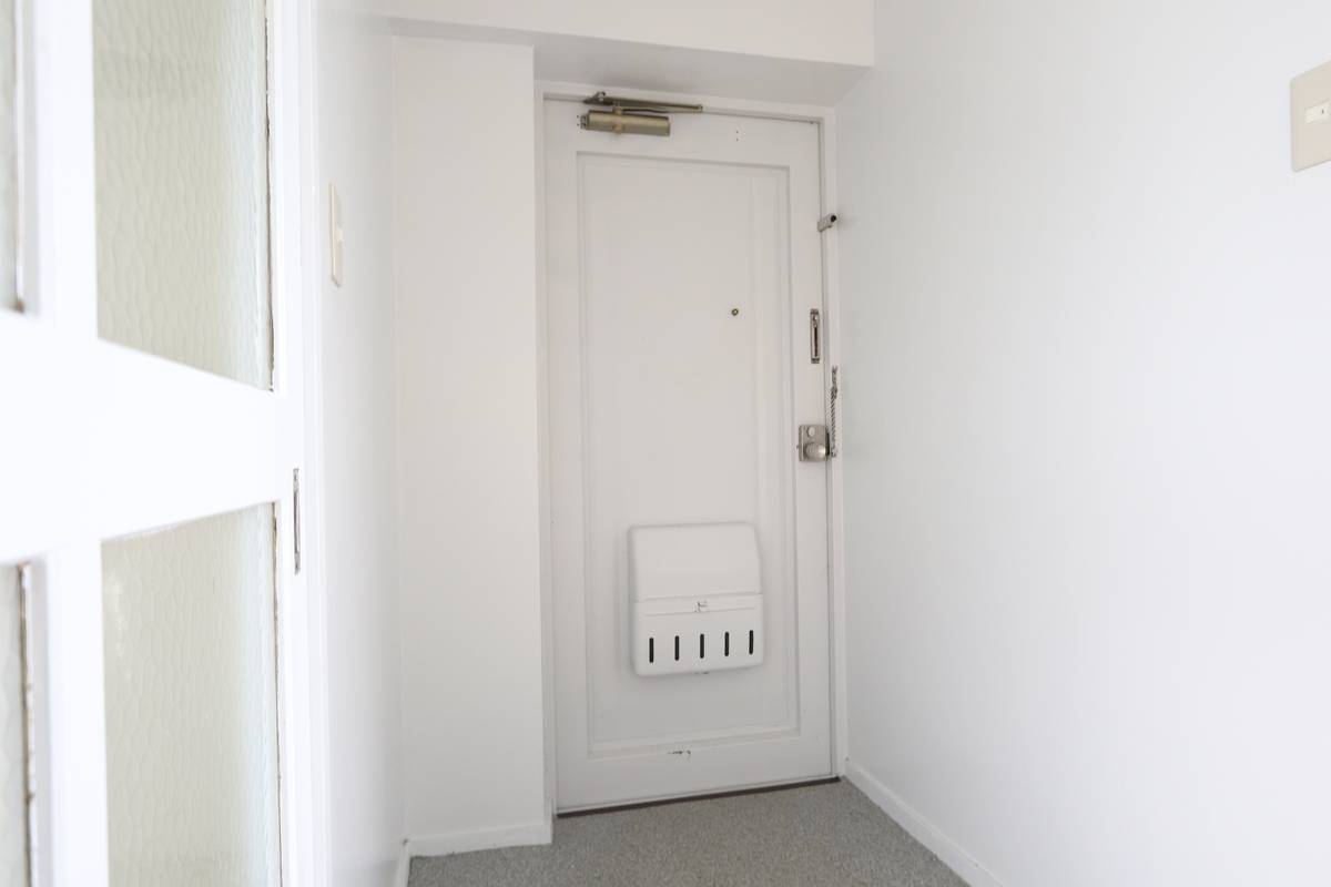 東区ビレッジハウス西大寺の玄関