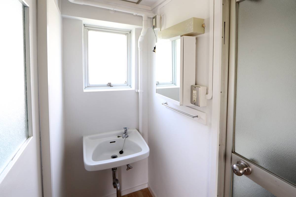 和気郡ビレッジハウス和気の洗面所