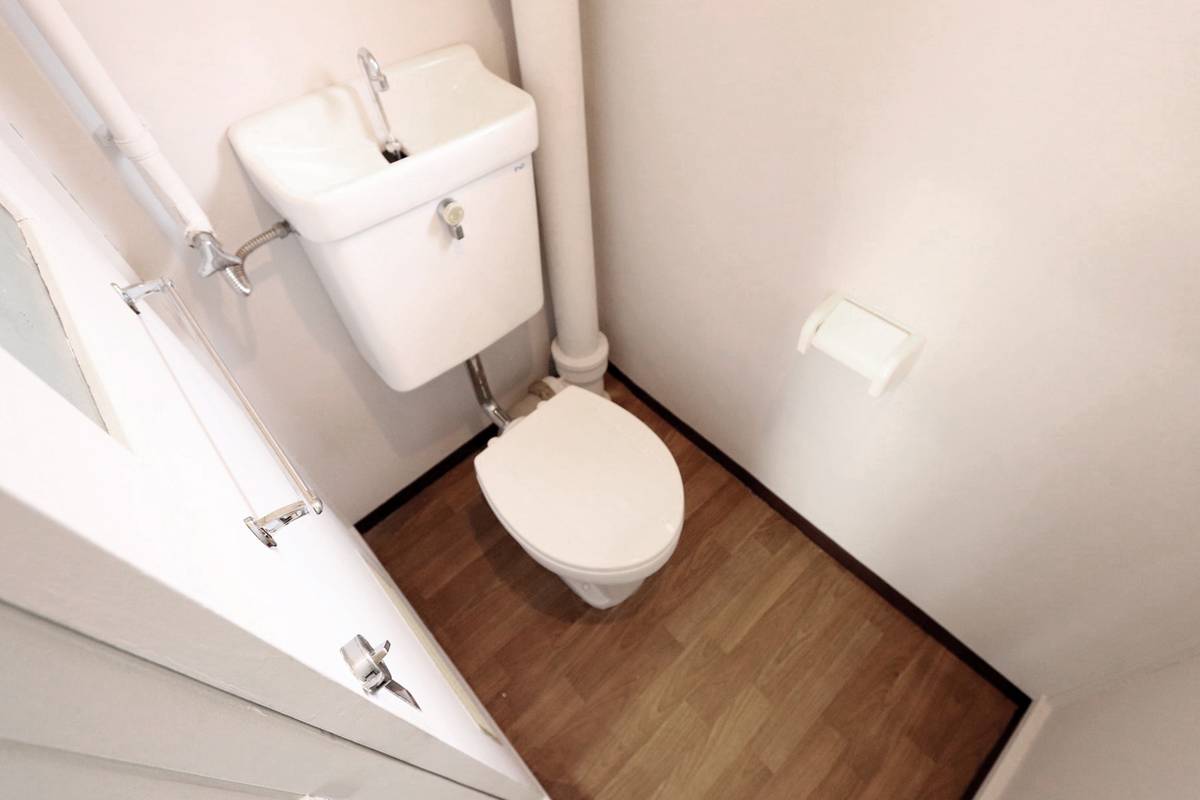 Nhà vệ sinh của Village House Wake ở Wake-gun