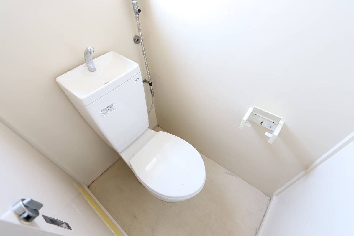 Toilet in Village House Shin Takayama in Onomichi-shi