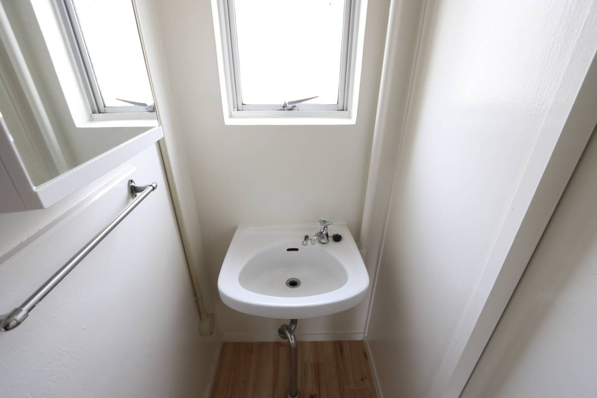 Ruang Rias di Village House Inokuchi di Nishi-ku