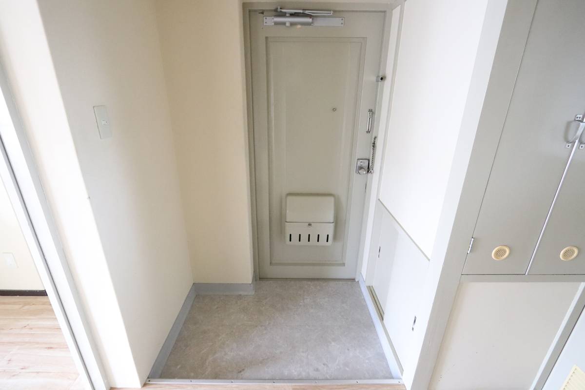 Pintu Masuk Apartemen di Village House Enya di Izumo-shi