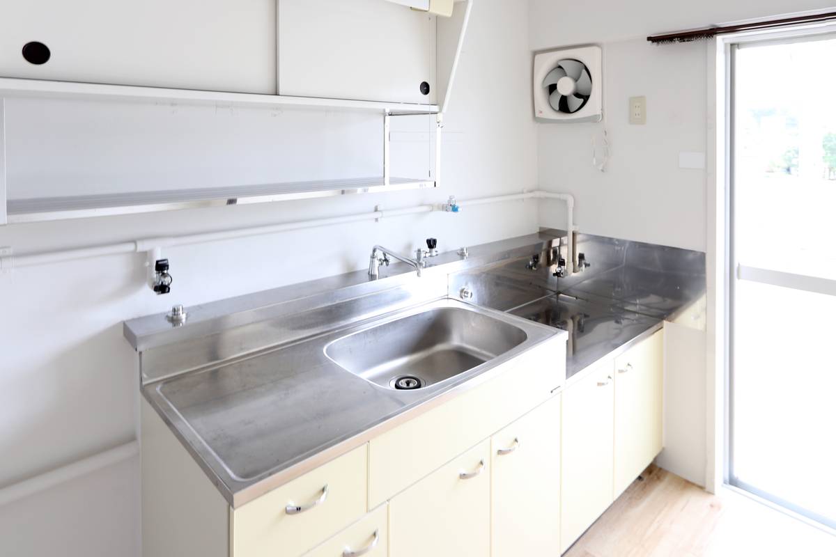 Khu vực bếp của Village House Yoshinaga ở Bizen-shi