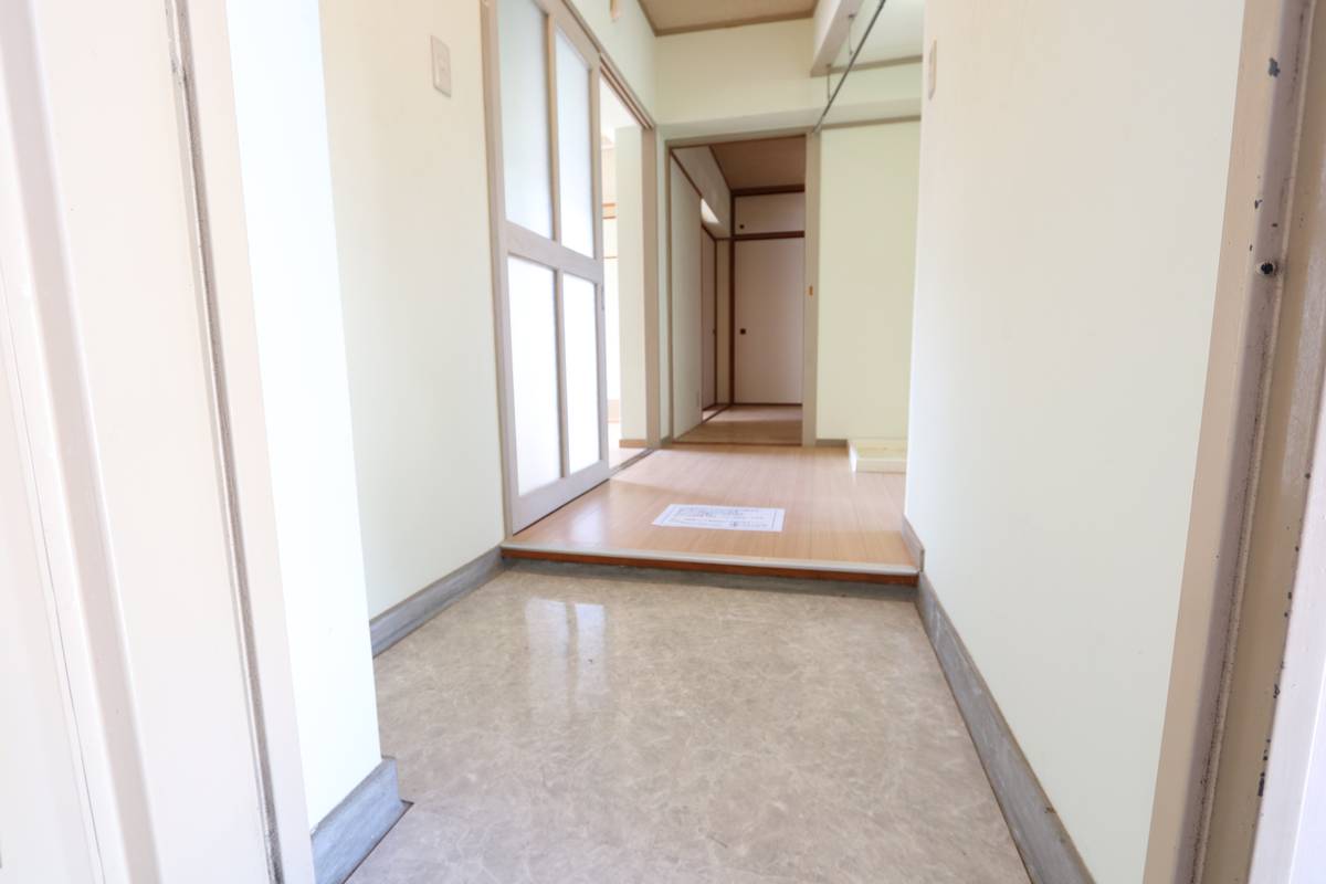Apartment Entrance in Village House Shoou in Katsuta-gun