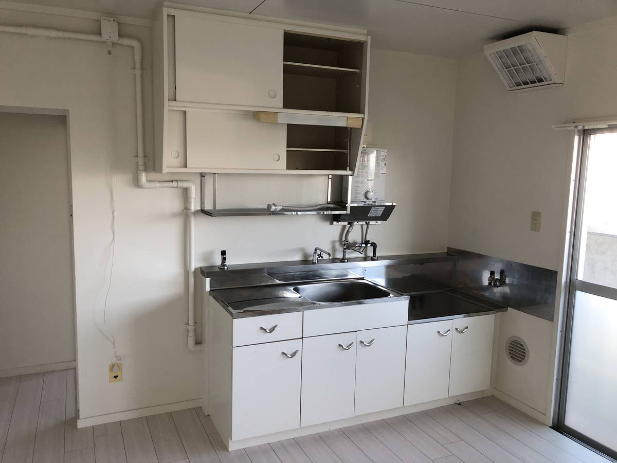 Khu vực bếp của Village House Hiroshima Kusatsu ở Nishi-ku