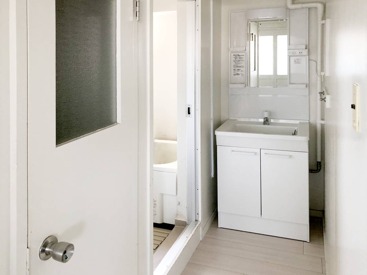 Bồn rửa mặt của Village House Hiroshima Kusatsu ở Nishi-ku