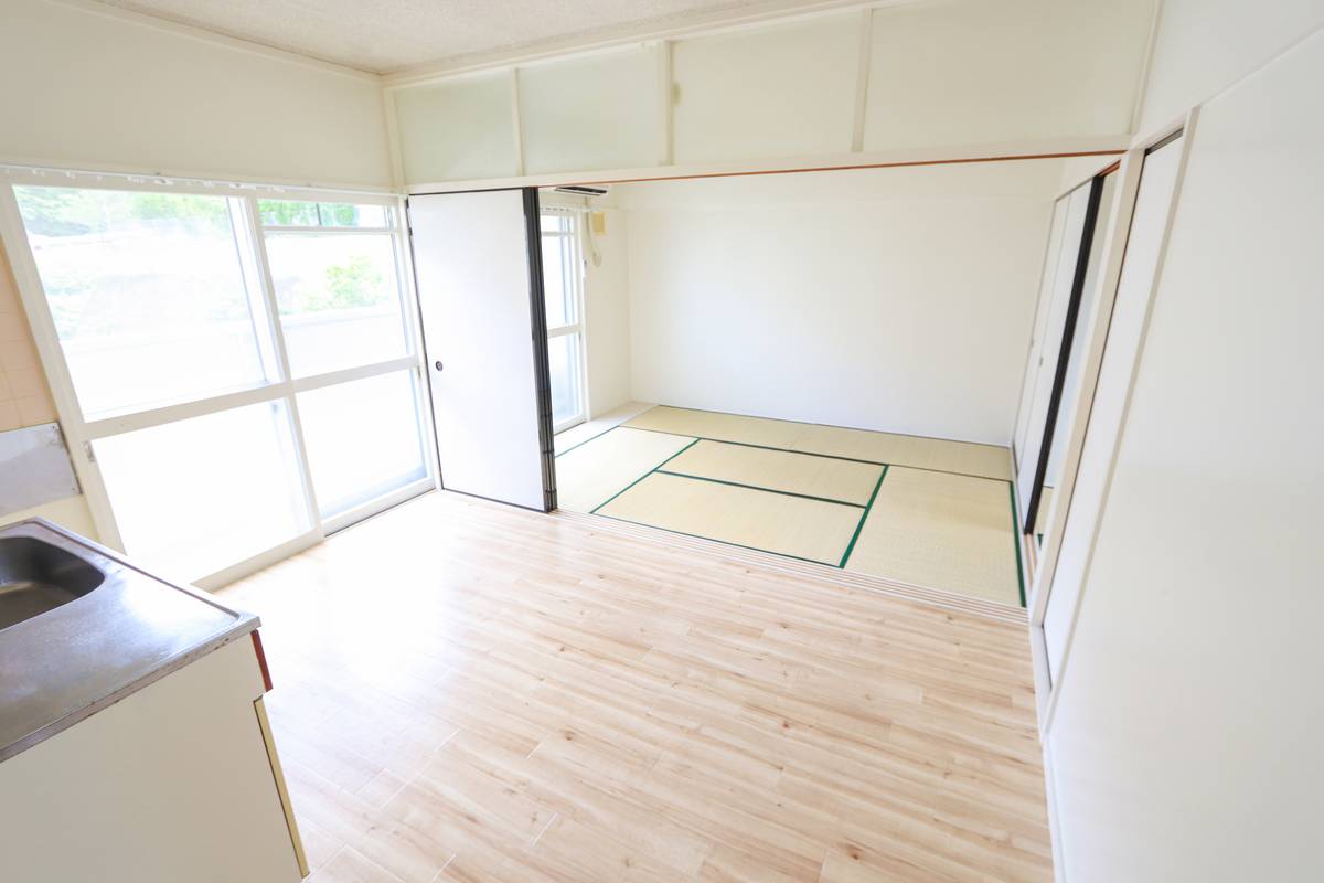 Ruang Tamu di Village House Aoyama 2 di Gotsu-shi