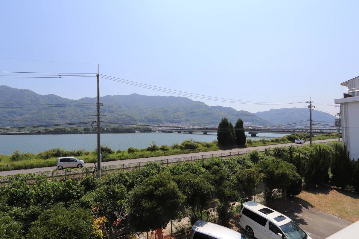 Tầm nhìn từ Village House Mihara Fudekage ở Mihara-shi
