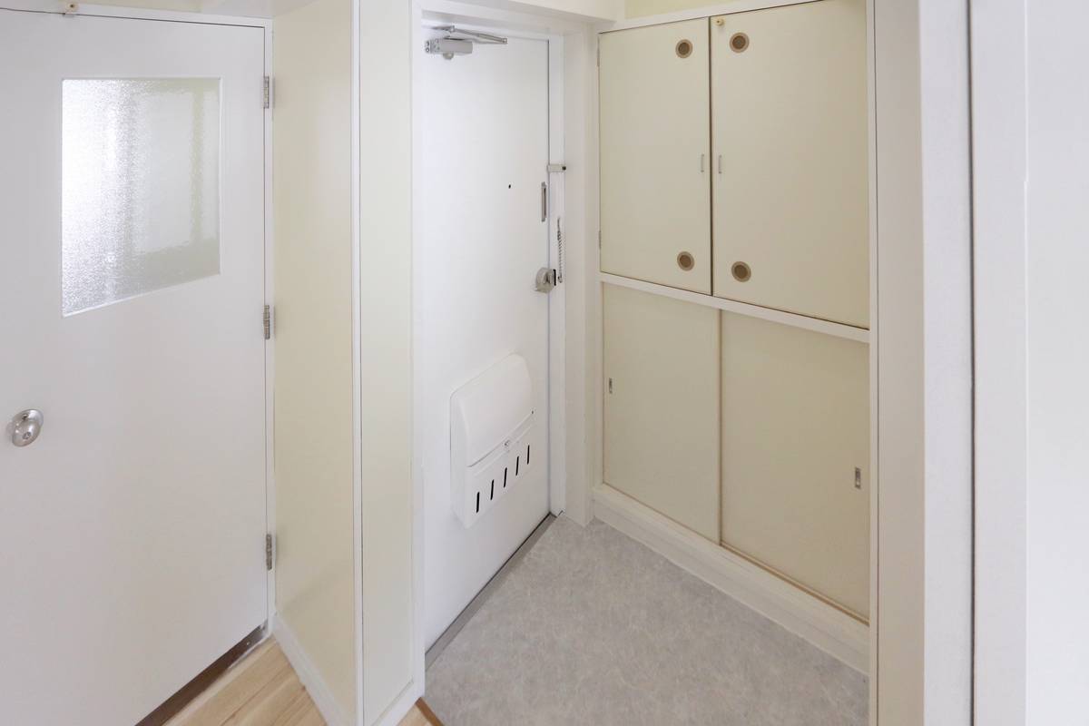 Pintu Masuk Apartemen di Village House Ooda di Oda-shi