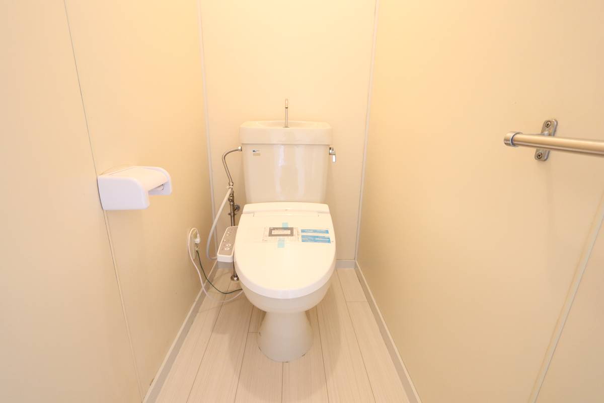 Toilet di Village House Takamigaoka Tower di Higashihiroshima-shi