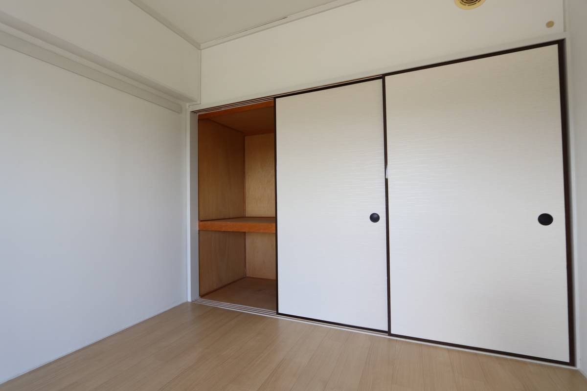 Gudang di Village House Takamigaoka Tower di Higashihiroshima-shi