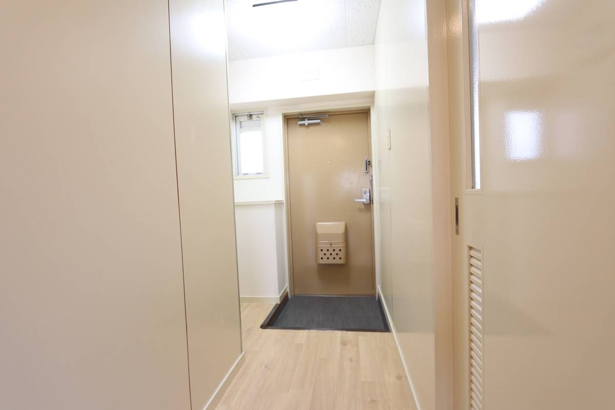Pintu Masuk Apartemen di Village House Munakata di Munakata-shi