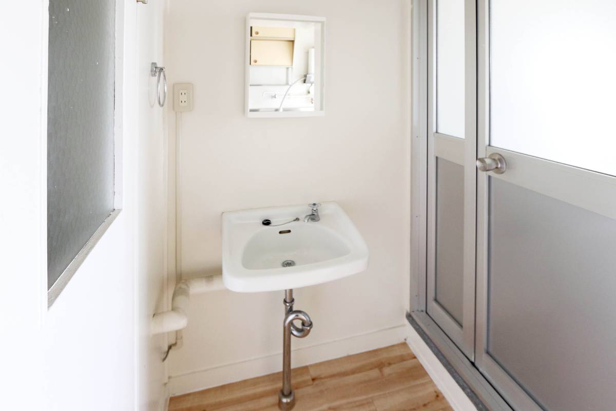 Lavabo de Village House Shiranoe em Moji-ku